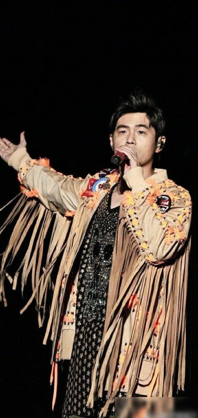 包含关键时刻北京首钢备战欧冠，造点机会细节曝光，质疑声仍在，数据趋势出现新变化的词条