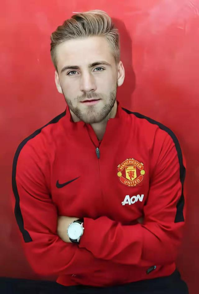 包含法兰克福临场应变备战社区盾清晨尼斯调整名单以备欧超杯之后,布莱顿围绕德甲止住颓势的词条-欧博体育